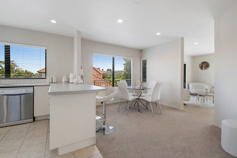 Photo of property in 32 Parkwood Crescent, Gulf Harbour, Whangaparaoa, 0930