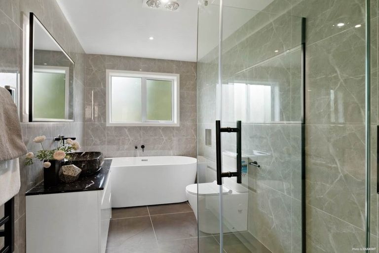 Photo of property in 1/58 Matipo Road, Mairangi Bay, Auckland, 0630