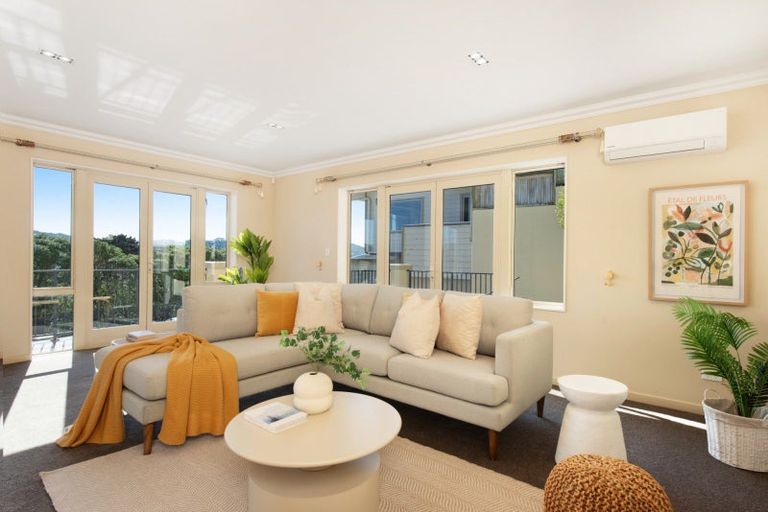 Photo of property in 19 Bunker Way, Strathmore Park, Wellington, 6022