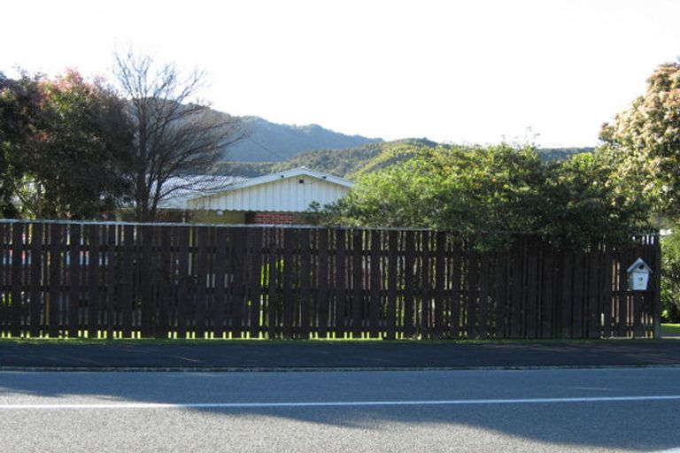 Photo of property in 16 Wairau Road, Picton, 7220