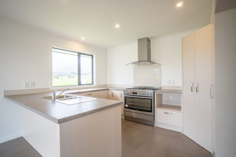 Photo of property in 33 Silicon Way, Fitzherbert, Palmerston North, 4410