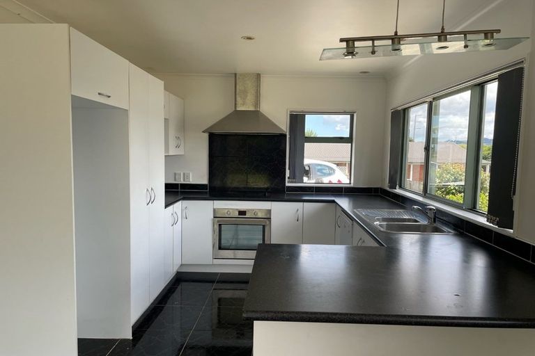 Photo of property in 10 Trillick Place, Tuakau, 2121