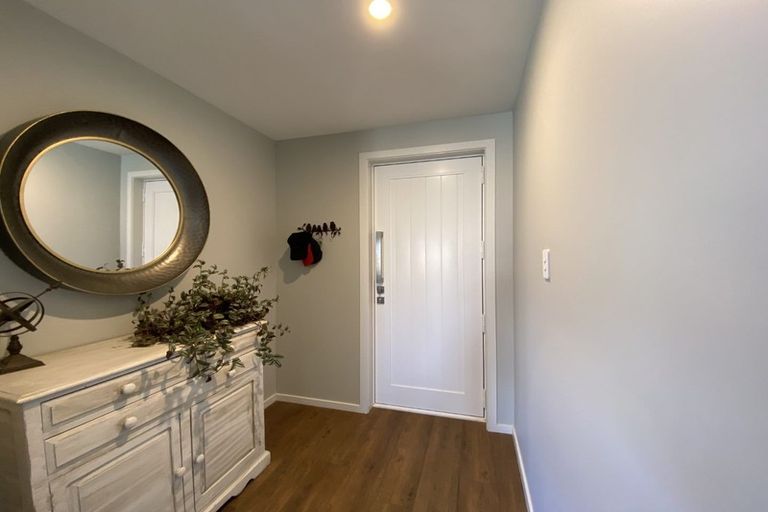 Photo of property in 31 Shepherd Road, Jacks Point, Queenstown, 9371