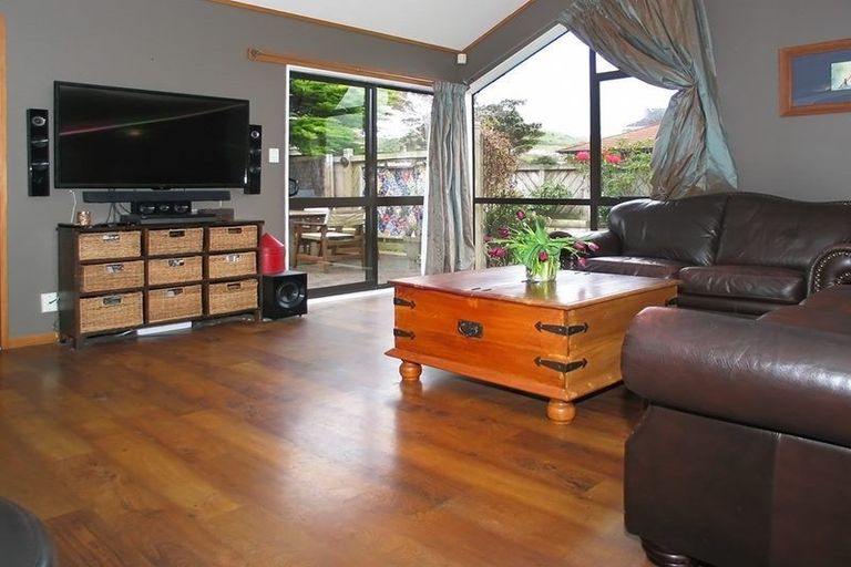 Photo of property in 32 Burbank Crescent, Churton Park, Wellington, 6037