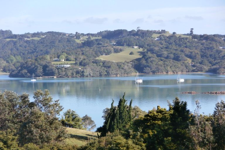 Photo of property in 43 Tahunatapu Road, Parua Bay, Whangarei, 0174