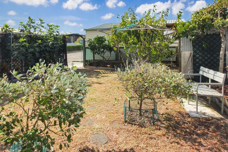 Photo of property in 10 Hennessy Street West, Foxton Beach, Foxton, 4815