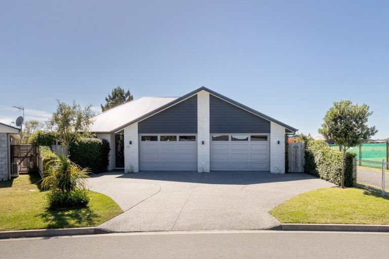 Photo of property in 73 Harding Drive, Papamoa Beach, Papamoa, 3118