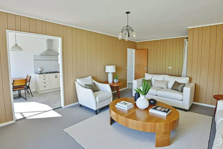 Photo of property in 14 Ewbank Place, Manurewa, Auckland, 2102