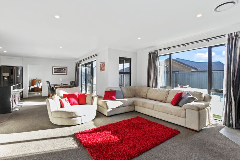 Photo of property in 16 Little Oaks Drive, Yaldhurst, Christchurch, 8042