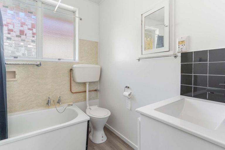 Photo of property in 2/42 Mathesons Road, Phillipstown, Christchurch, 8011