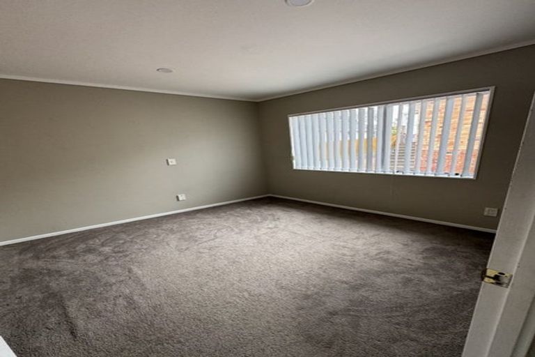 Photo of property in 16 Taupo Street, Green Bay, Auckland, 0604