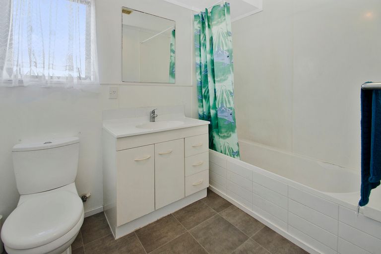 Photo of property in 12b Oratu Place, Manurewa, Auckland, 2102