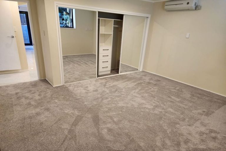 Photo of property in 102 Wiseley Road, West Harbour, Auckland, 0618