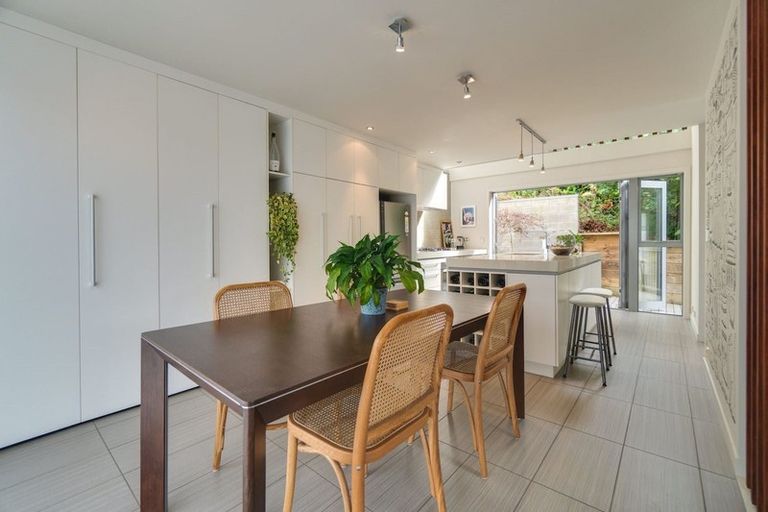 Photo of property in 44 Maida Vale Road, Roseneath, Wellington, 6011