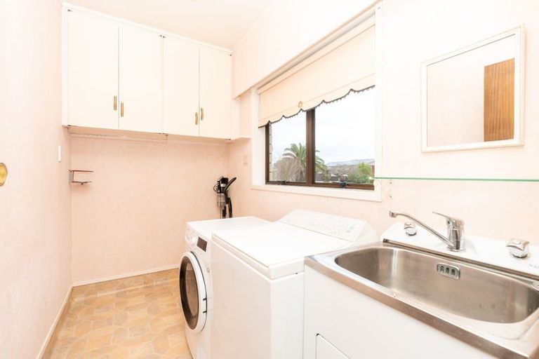 Photo of property in 51 Resthill Crescent, Glenview, Hamilton, 3206