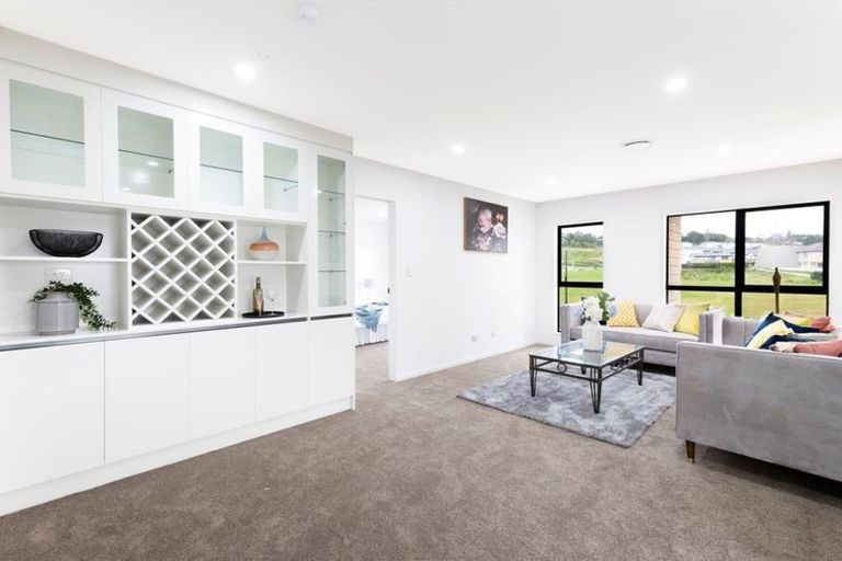 Photo of property in 42 Tir Conaill Avenue, Flat Bush, Auckland, 2019