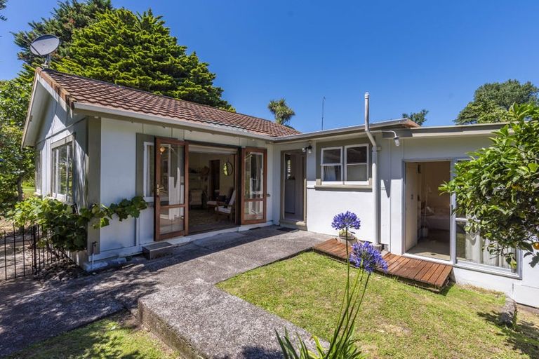 Photo of property in 18 Dell Road, Raumati South, Paraparaumu, 5032