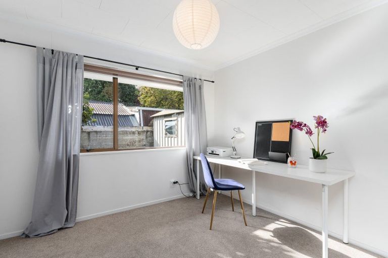 Photo of property in 3 Phoenix Avenue, Hokowhitu, Palmerston North, 4410