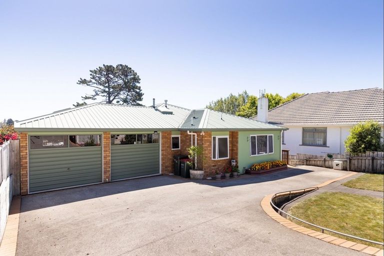 Photo of property in 130 Frankley Road, Frankleigh Park, New Plymouth, 4310