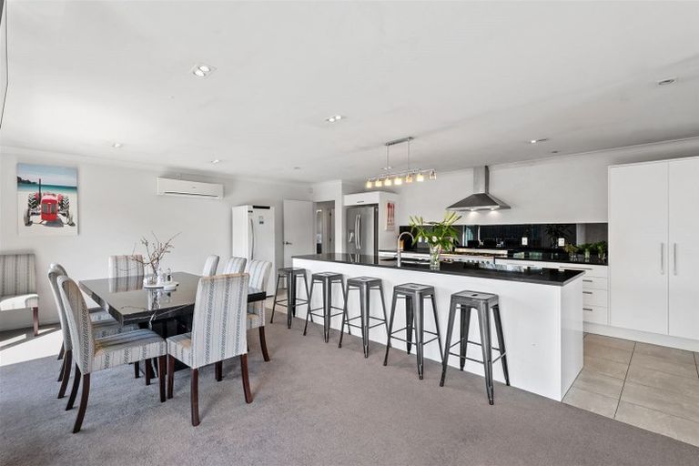 Photo of property in 18 Bateman Avenue, Bryndwr, Christchurch, 8053