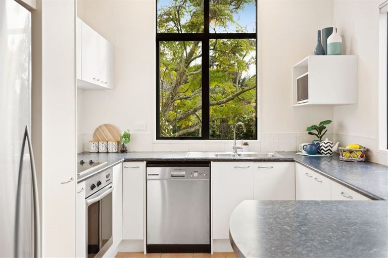 Photo of property in 31 Lazurite Drive, Westgate, Auckland, 0614