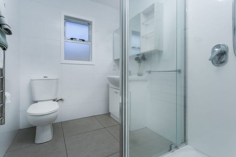 Photo of property in 1/1 Anne Road, Hillcrest, Auckland, 0627