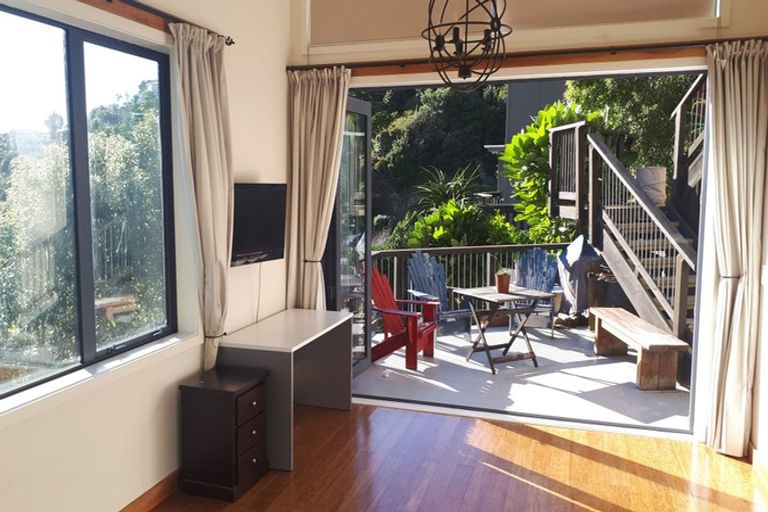 Photo of property in 82 Paremata Road, Paremata, Porirua, 5024