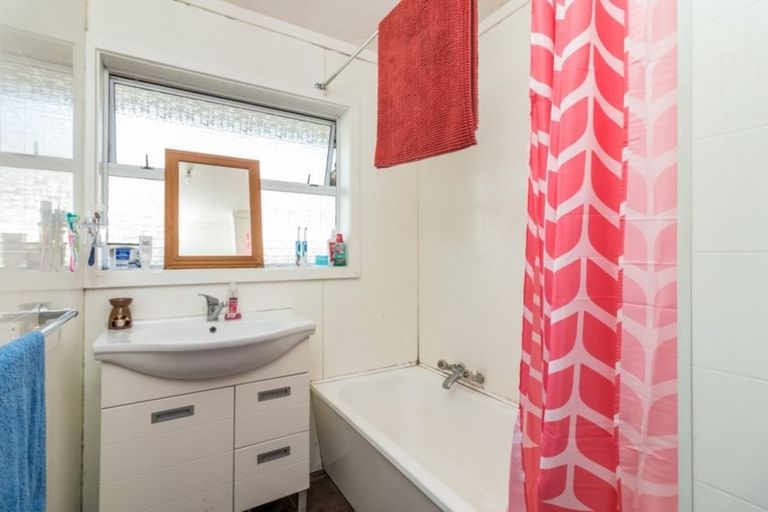 Photo of property in 7 Pinehurst Crescent, Russley, Christchurch, 8042