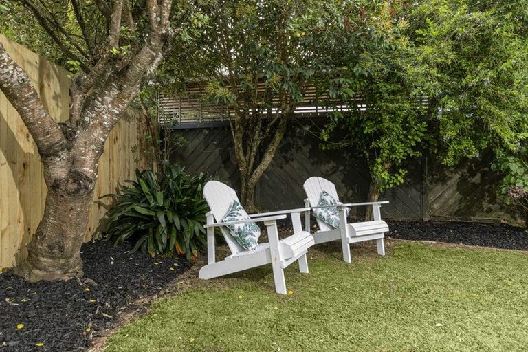 Photo of property in 2/248 Birkdale Road, Birkdale, Auckland, 0626