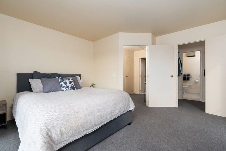 Photo of property in 2/64a Toorak Avenue, Avonhead, Christchurch, 8042
