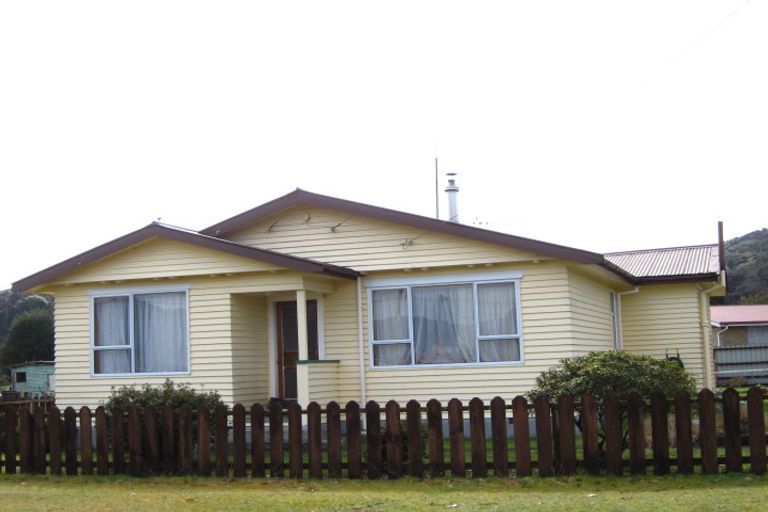 Photo of property in 9 Main Street, Reefton, 7830