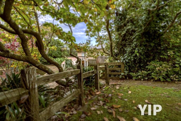 Photo of property in 6 Lyndhurst Road, Tawa, Wellington, 5028