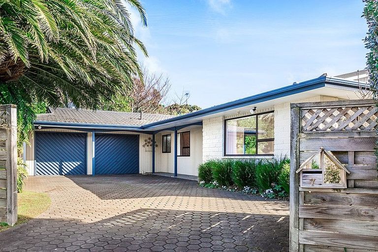 Photo of property in 7 Observatory Close, Whitby, Porirua, 5024