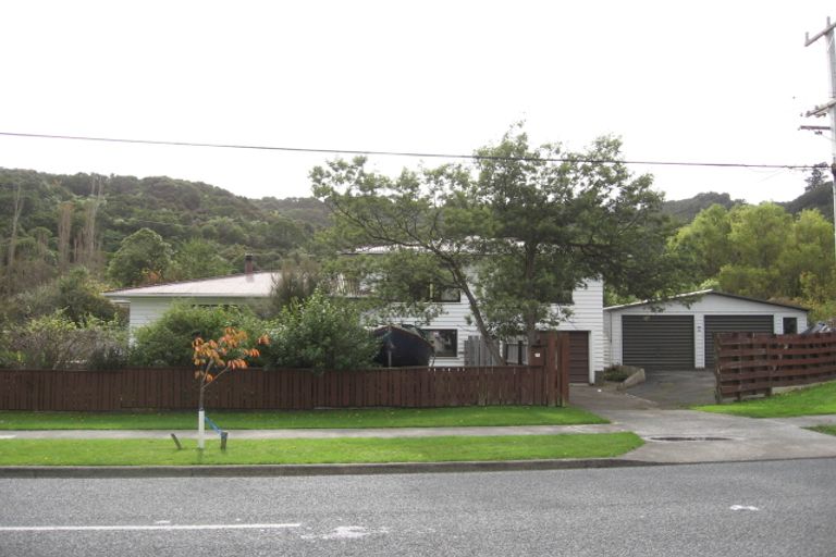 Photo of property in 15 Horoeka Street, Stokes Valley, Lower Hutt, 5019