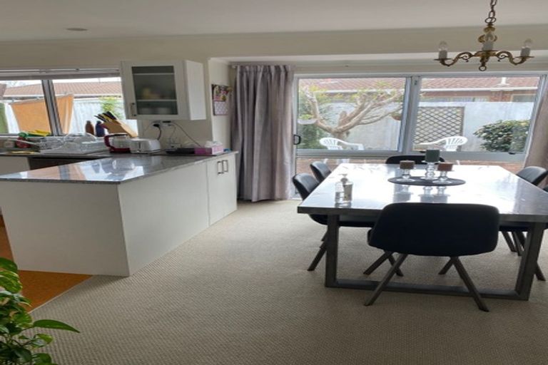 Photo of property in 2/62 Sunderlands Road, Half Moon Bay, Auckland, 2012