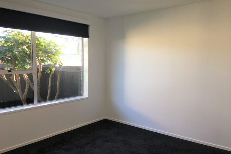 Photo of property in 2/89 Middlepark Road, Sockburn, Christchurch, 8042