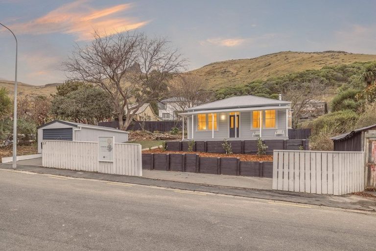 Photo of property in 37 Port Hills Road, Heathcote Valley, Christchurch, 8022