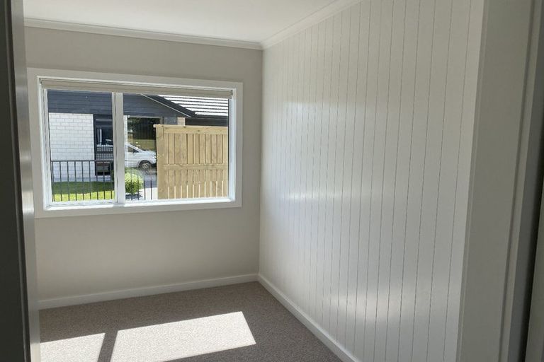 Photo of property in 2 Grove Lane, Omokoroa, 3114