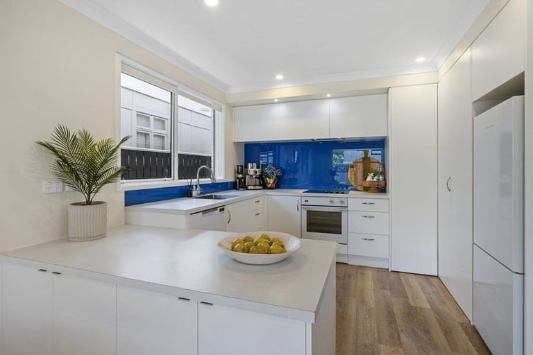 Photo of property in 48 Wallace Place, Westown, New Plymouth, 4310