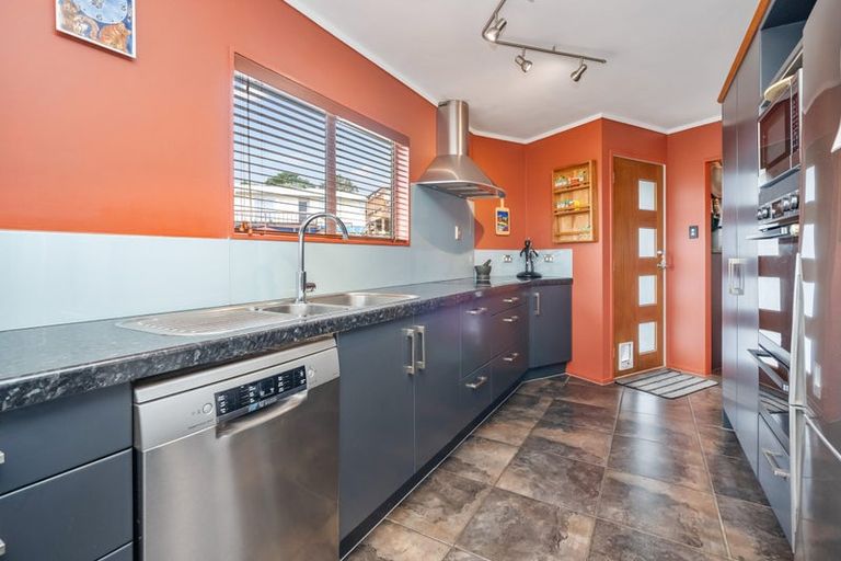 Photo of property in 48 Raumati Crescent, Onerahi, Whangarei, 0110