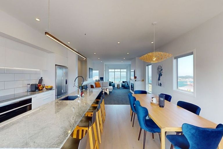 Photo of property in 2/74 Jubilee Road, Khandallah, Wellington, 6035