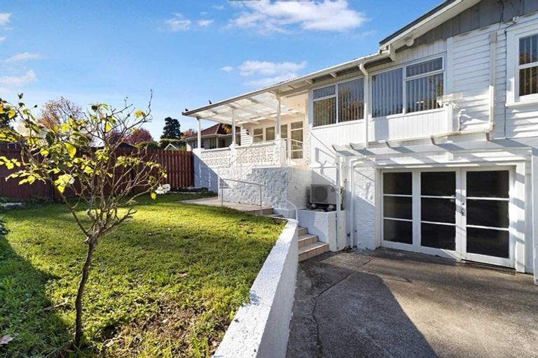 Photo of property in 64 Seabrook Avenue, New Lynn, Auckland, 0600