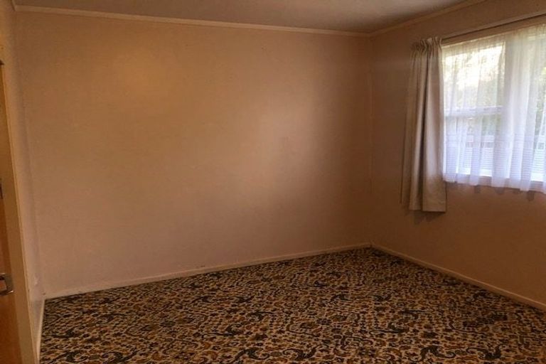 Photo of property in 17 Eyre Street, Henderson, Auckland, 0612