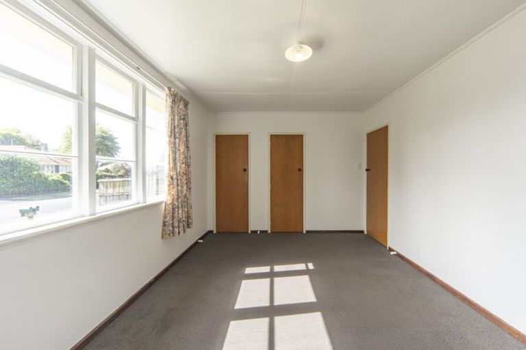 Photo of property in 5 Paul Crescent, Fairfield, Hamilton, 3214