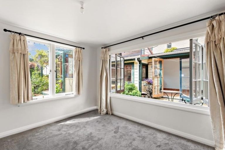 Photo of property in 7 Poplar Grove, Thorndon, Wellington, 6011