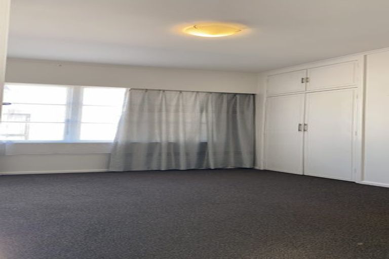 Photo of property in 24 Carbine Road, Mount Wellington, Auckland, 1060