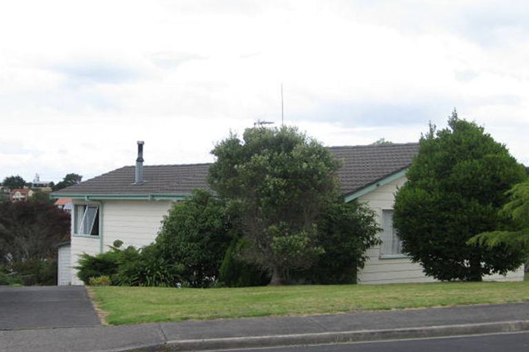 Photo of property in 31 Athena Drive, Totara Vale, Auckland, 0629
