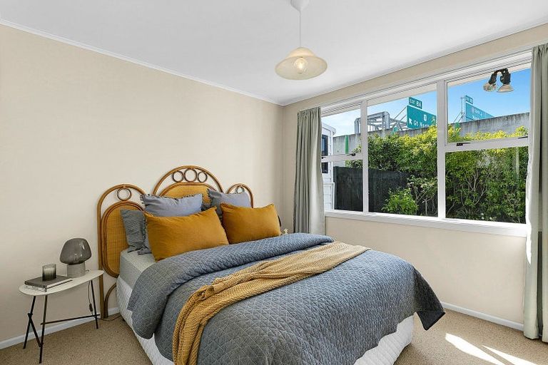 Photo of property in 2/34a Parr Road South, Point Chevalier, Auckland, 1025