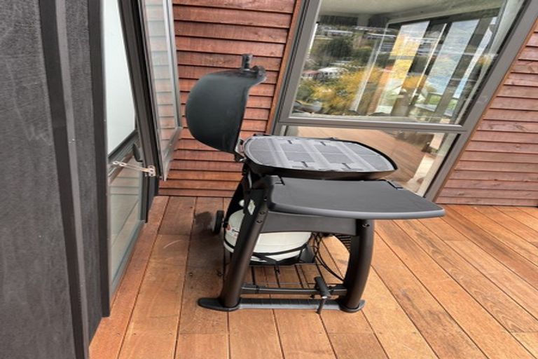 Photo of property in 15a Mackinnon Terrace, Sunshine Bay, Queenstown, 9300