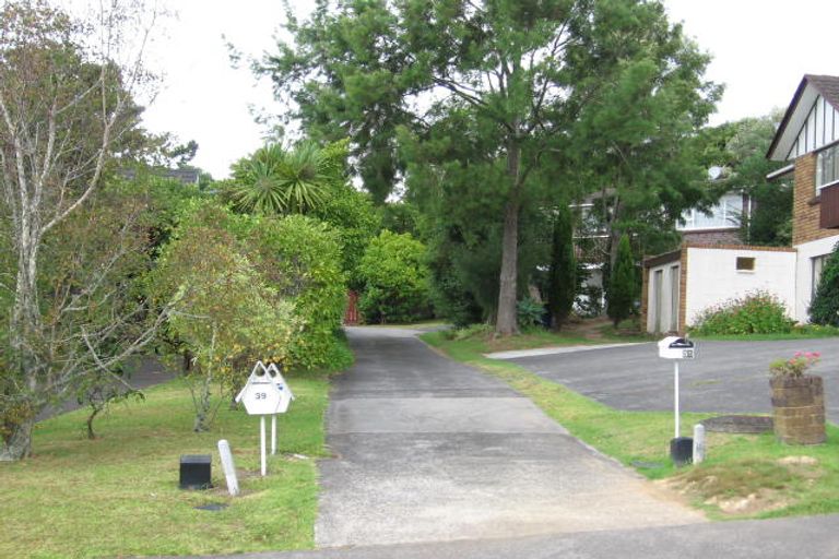 Photo of property in 2/39 Catalina Crescent, Forrest Hill, Auckland, 0620